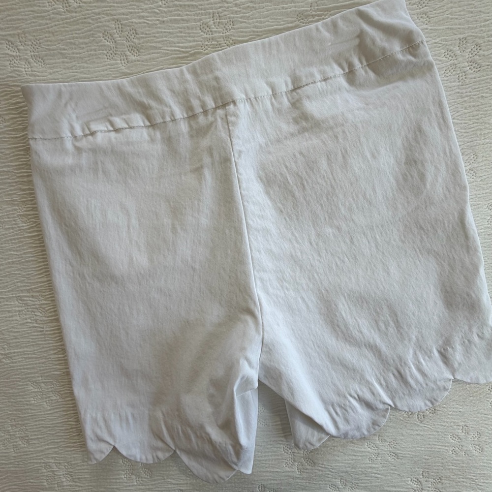 Lulu-B white pull-on shorts scalloped hem size 10 stretchy - Picture 4 of 8